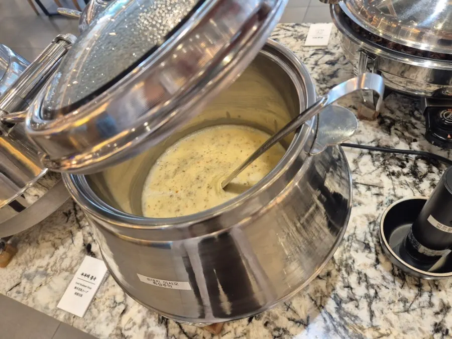 Meat cooking in the shabu-shabu broth