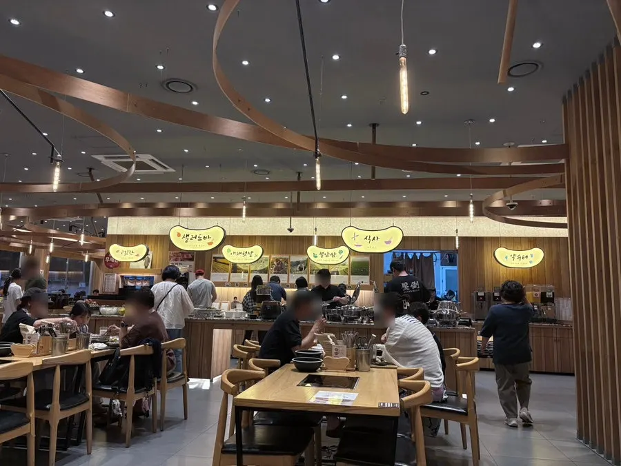 View of the self-bar corner at Shabu20 Daegu Bokhyeon branch
