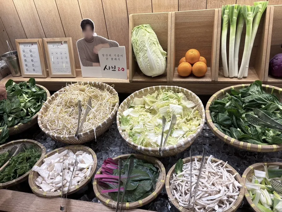 Vegetable garden and rice paper wrap vegetable corner