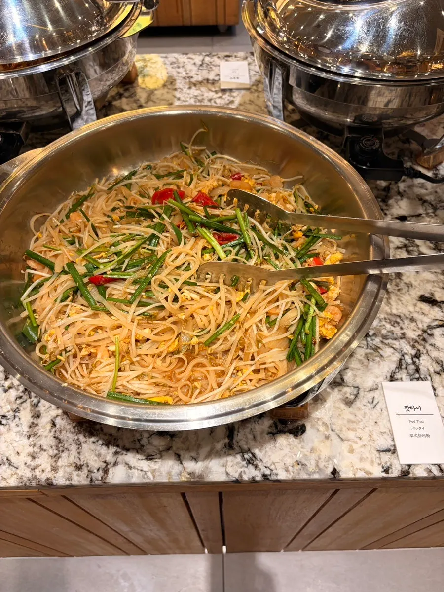 Pad thai from the Shabu20 Daegu Bokhyeon branch self-bar
