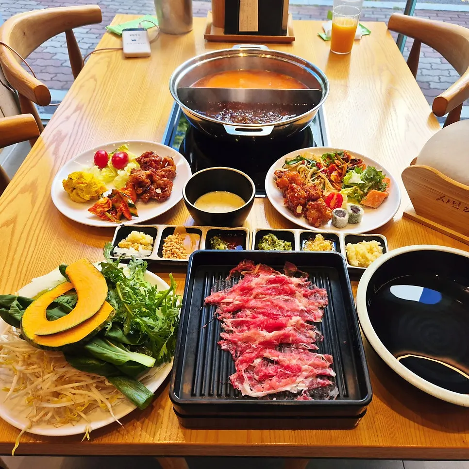 Table setup at Shabu20 Daegu Bokhyeon branch