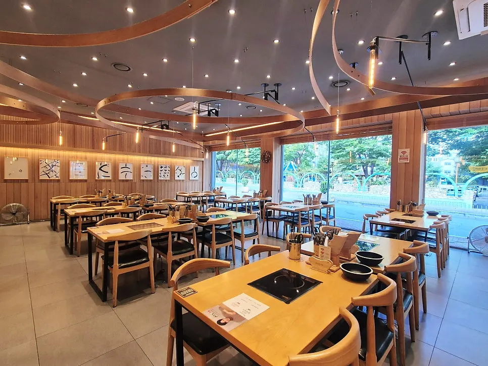 Wood-finished seating area at Shabu20 Daegu Bokhyeon branch
