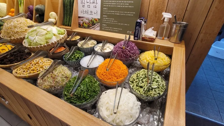 Neatly arranged self-service bar at Shabu20