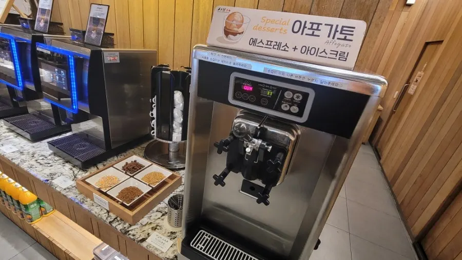 Self-service bar display with expanded side dish options
