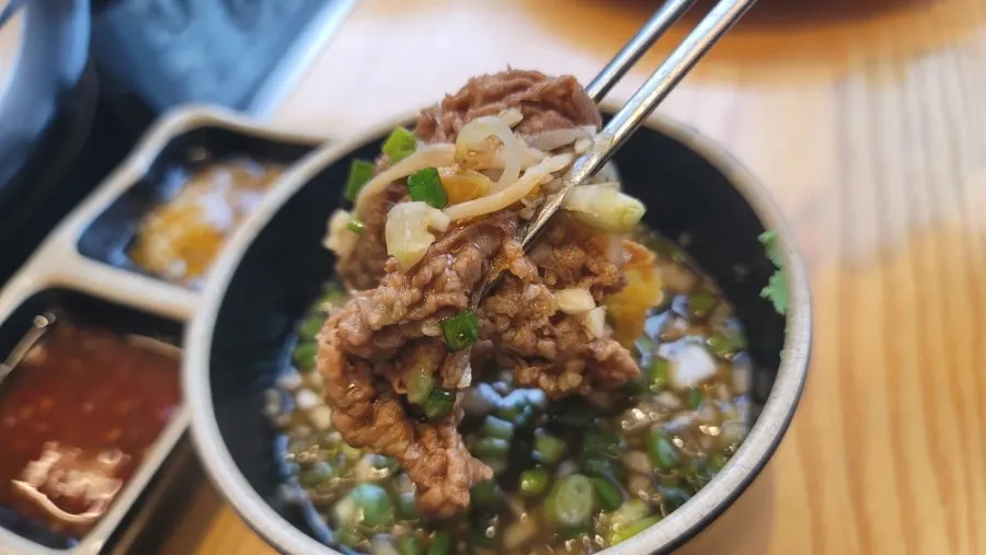 Shabu-shabu wrapped in rice paper