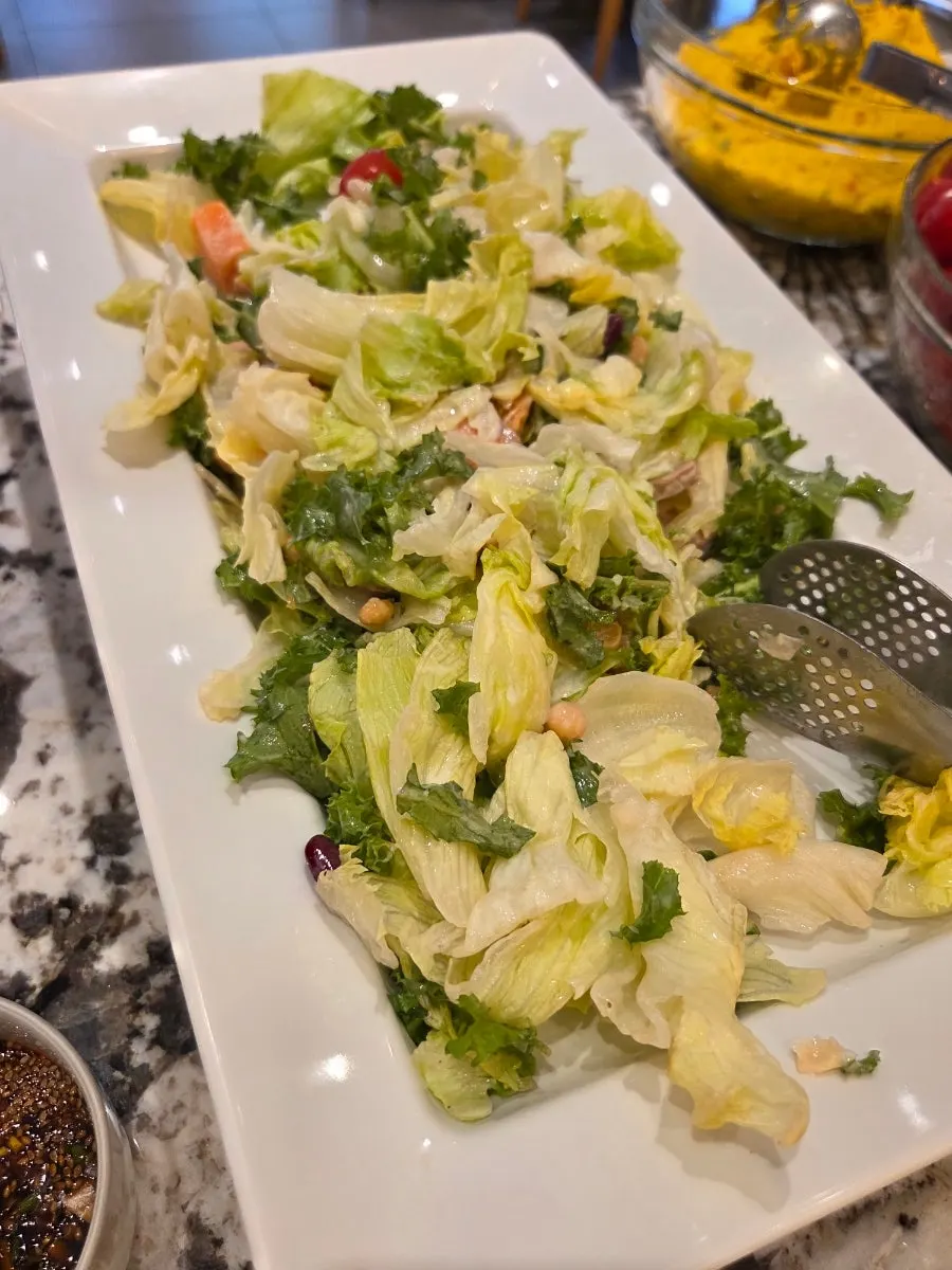 Seasoned sashimi salad and acorn jelly station