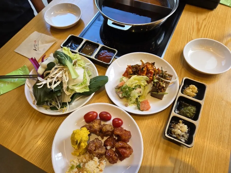 Drinks fountain and dessert corner at Shabu20
