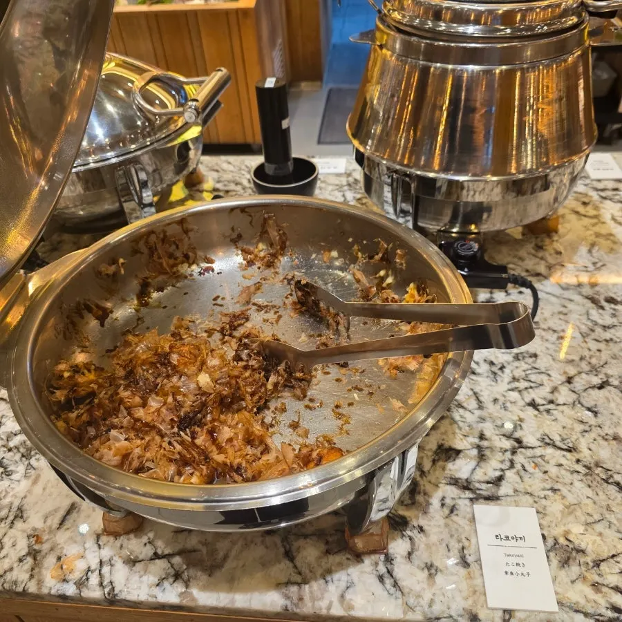 Noodle dish corner at the salad bar