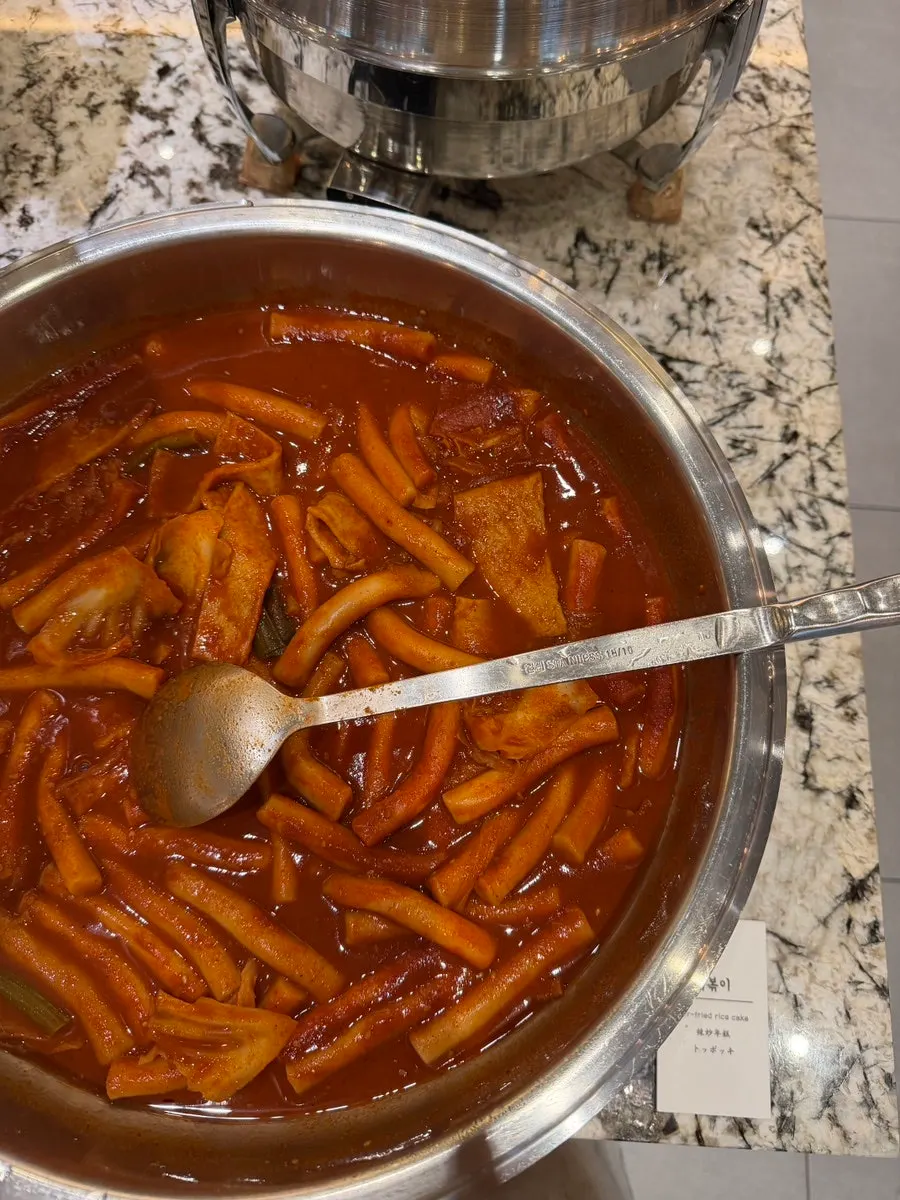 셀프바 떡볶이 코너