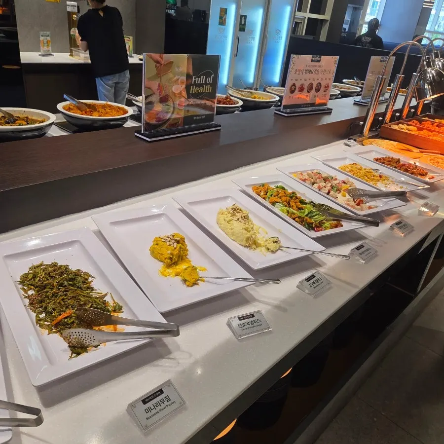 Kalguksu noodles, sausages, dumplings and other shabu ingredients