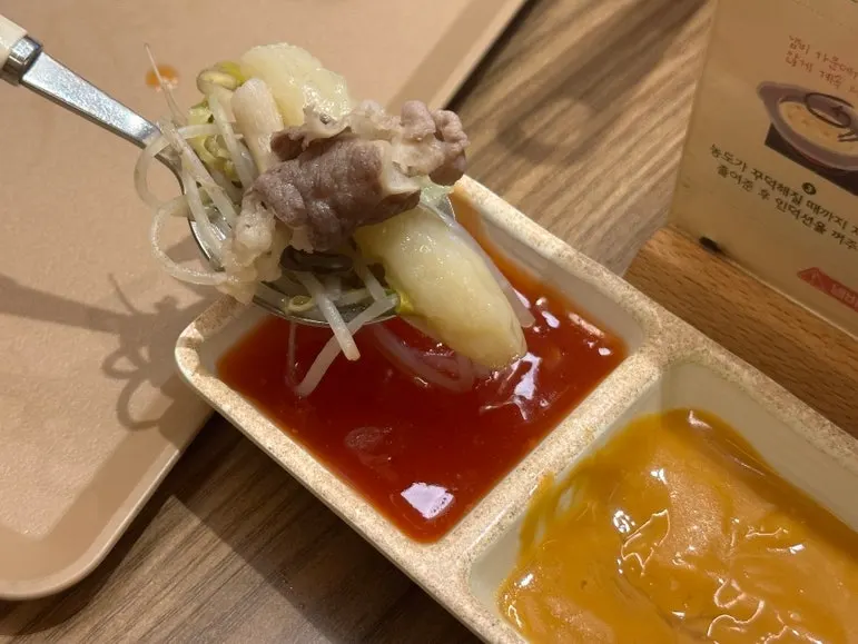 우삼겹이 메인인 샤브샤브 냄비