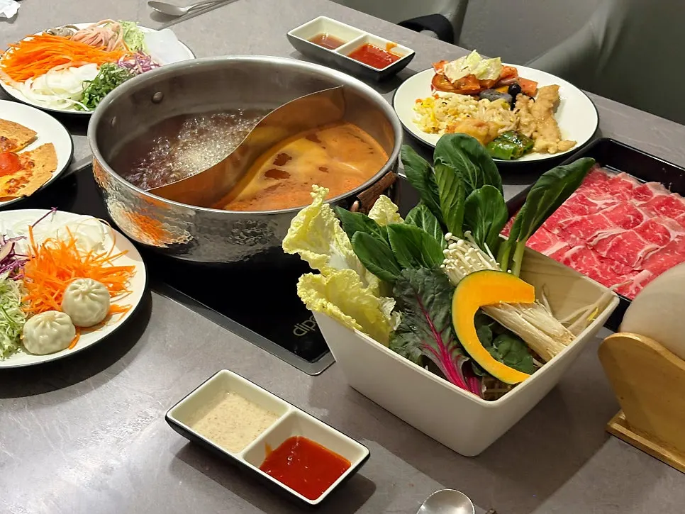 Shabu-shabu simmering with plenty of vegetables