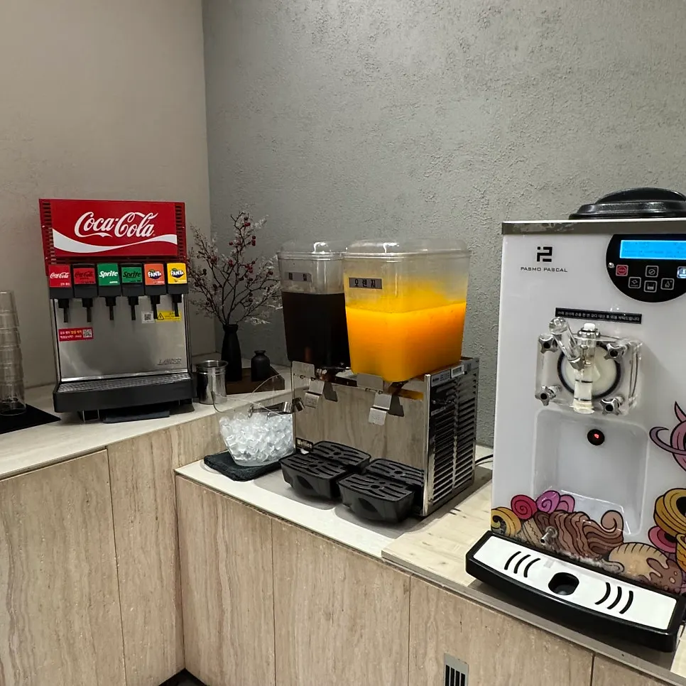 All-you-can-eat drink station
