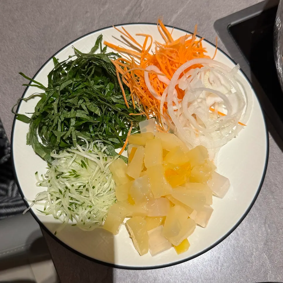 Rice wrap ingredients with perilla leaves