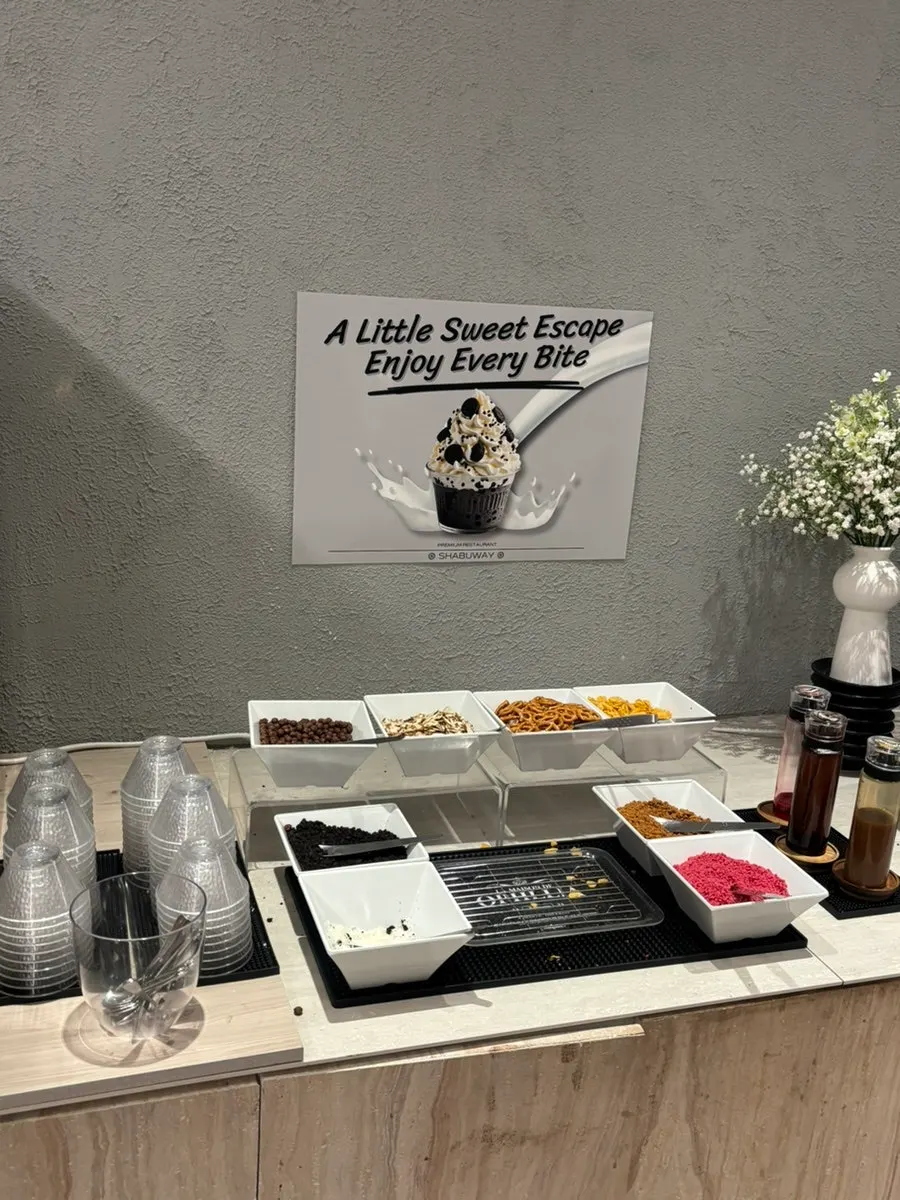 접시에 담은 보쌈과 김치