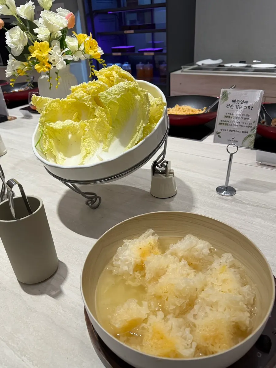 Rice paper and fillings for rice wraps on display