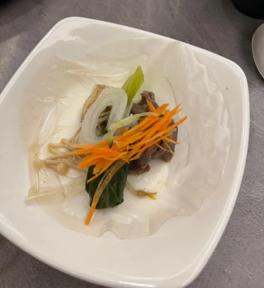 Shabu-shabu meat dipped in sauce