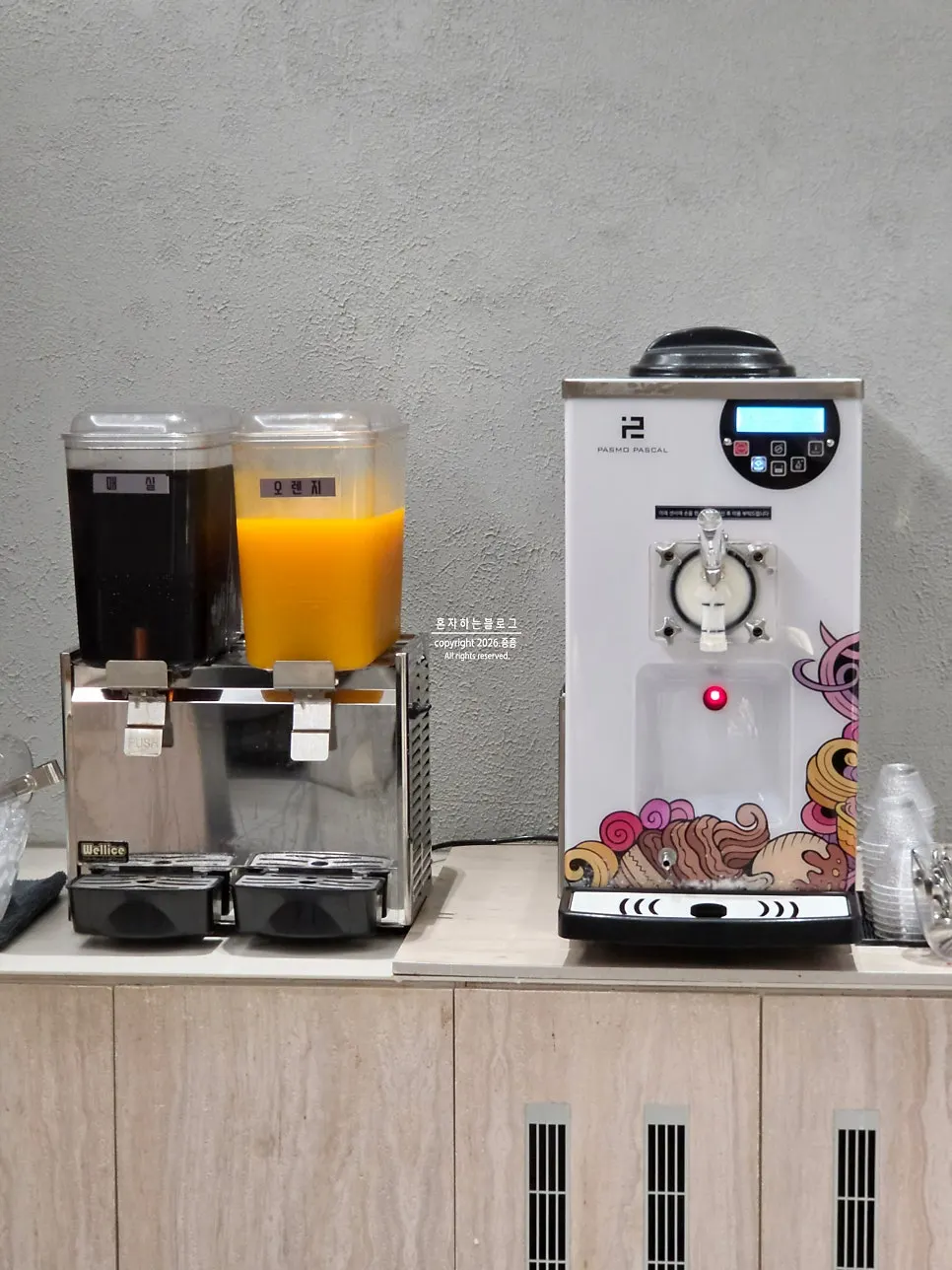 잔에 따른 시원한 생맥주