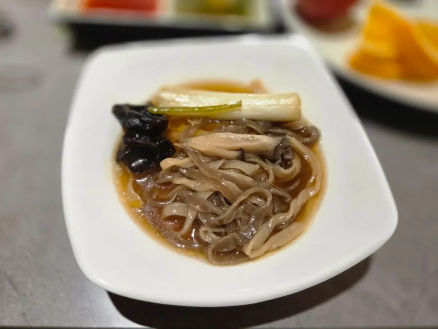 Raw signature two-color kalguksu noodles