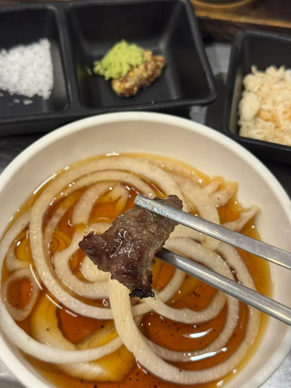 Grilled short rib eaten with shredded onion