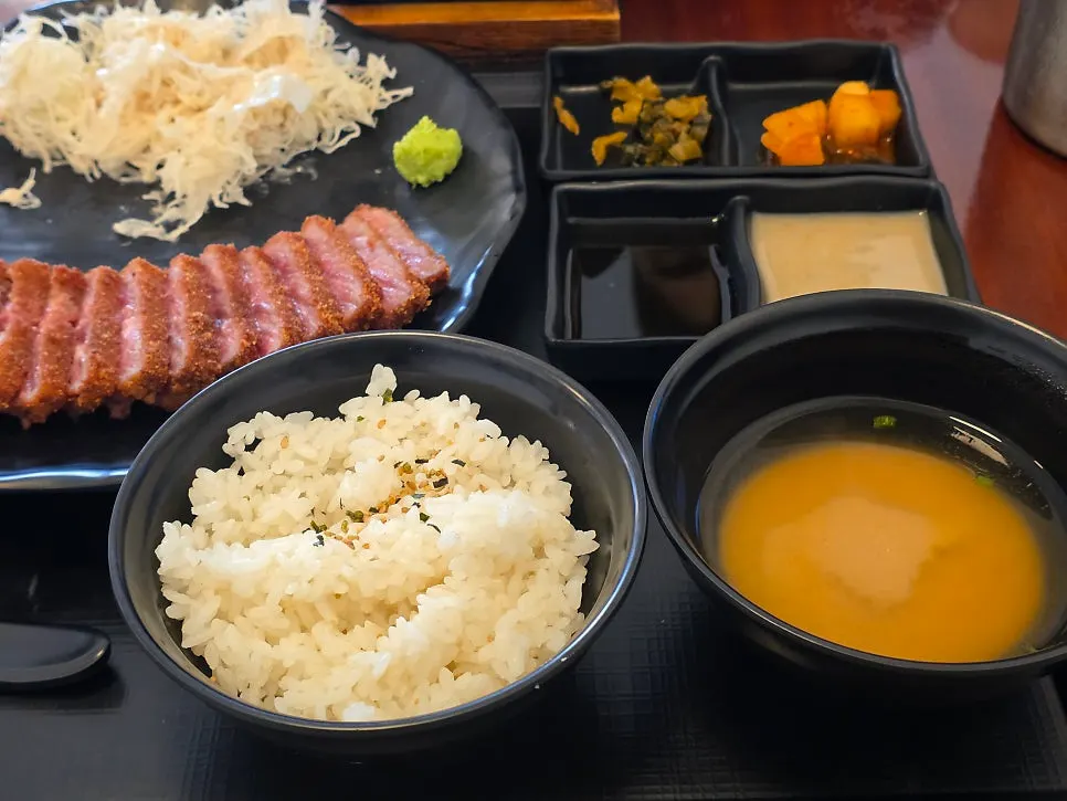 Gyukatsu set enjoyed with sauces