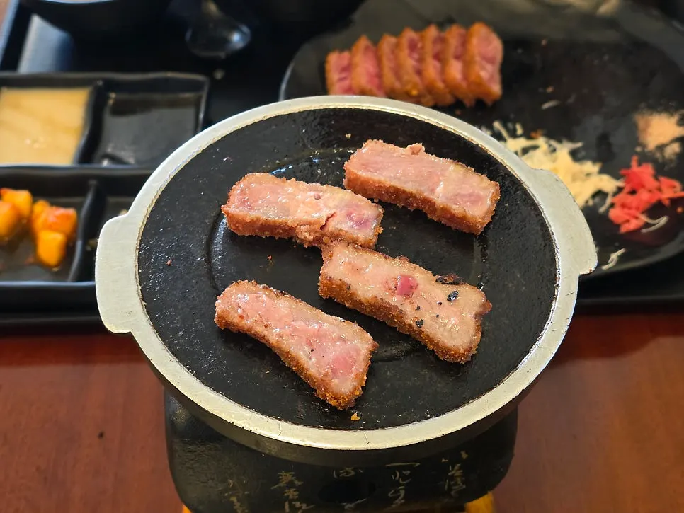 Sauces served with the gyukatsu set