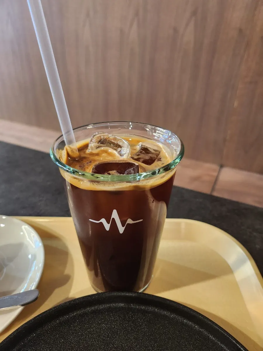 Iced Americano and yellow cheese muffin