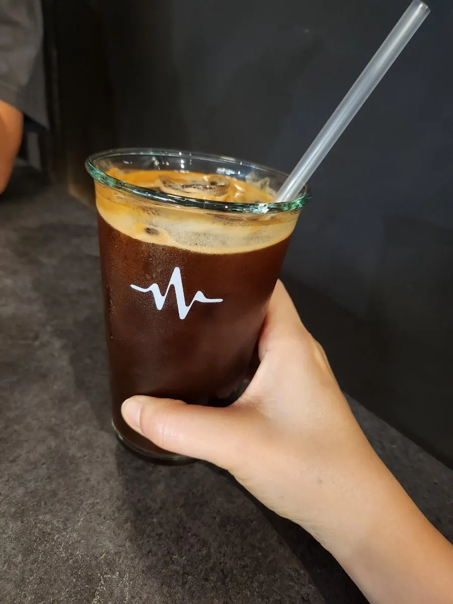 Coffee and desserts at a Sha-ro-su-gil café