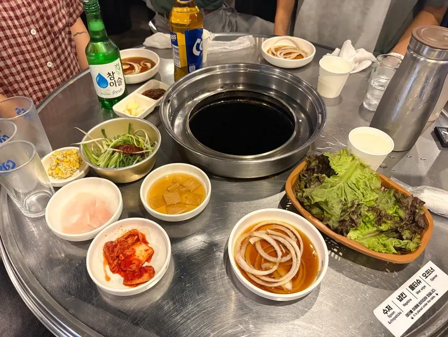 고기굽는사람들 샤로수길본점 넓은 매장 내부