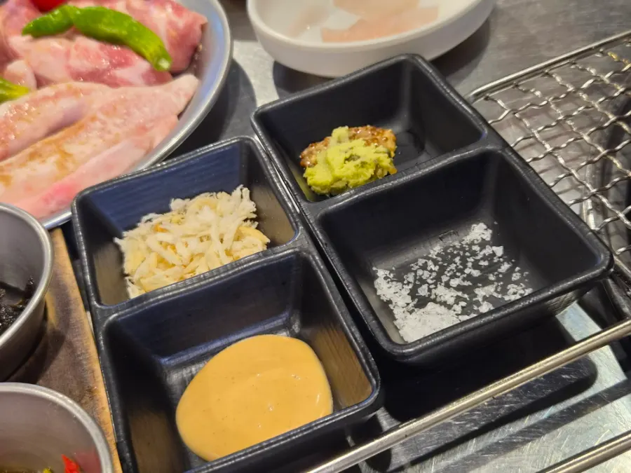 김장아찌 무생채 젓갈 등 기본 찬 접시