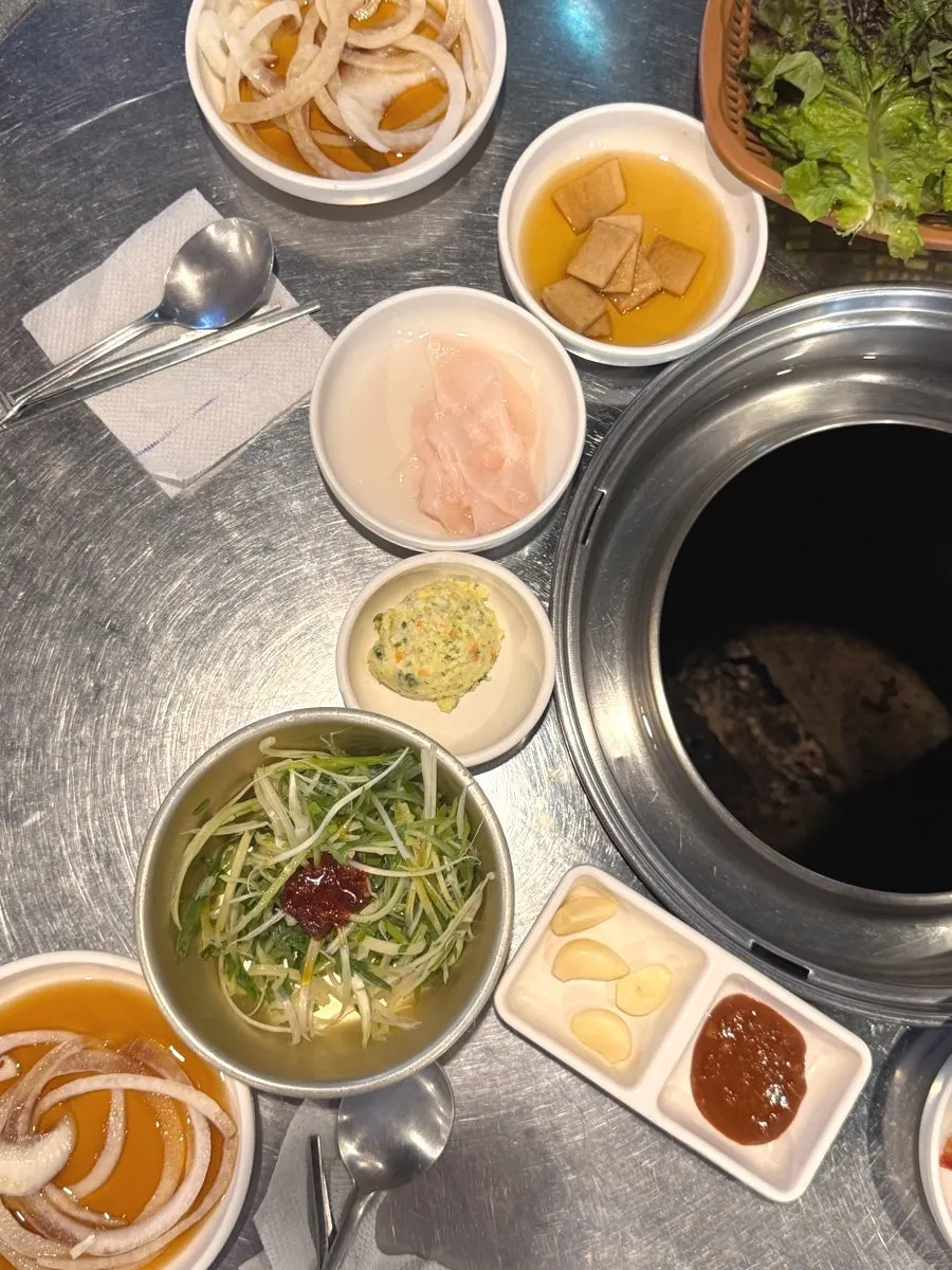 Basic side dishes served at the start of the meal