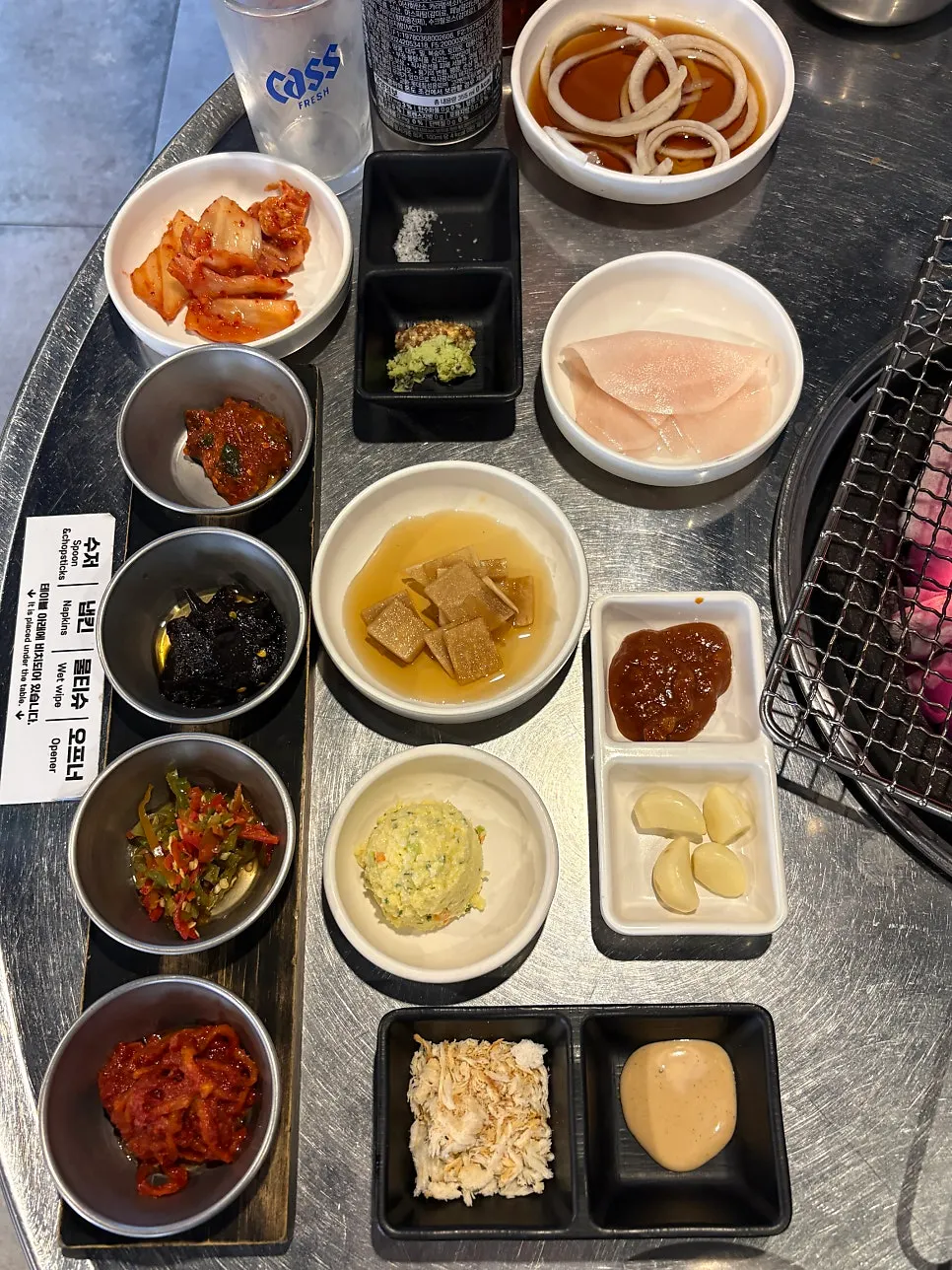 불판에 올리기 전 어깨살과 차돌 고기