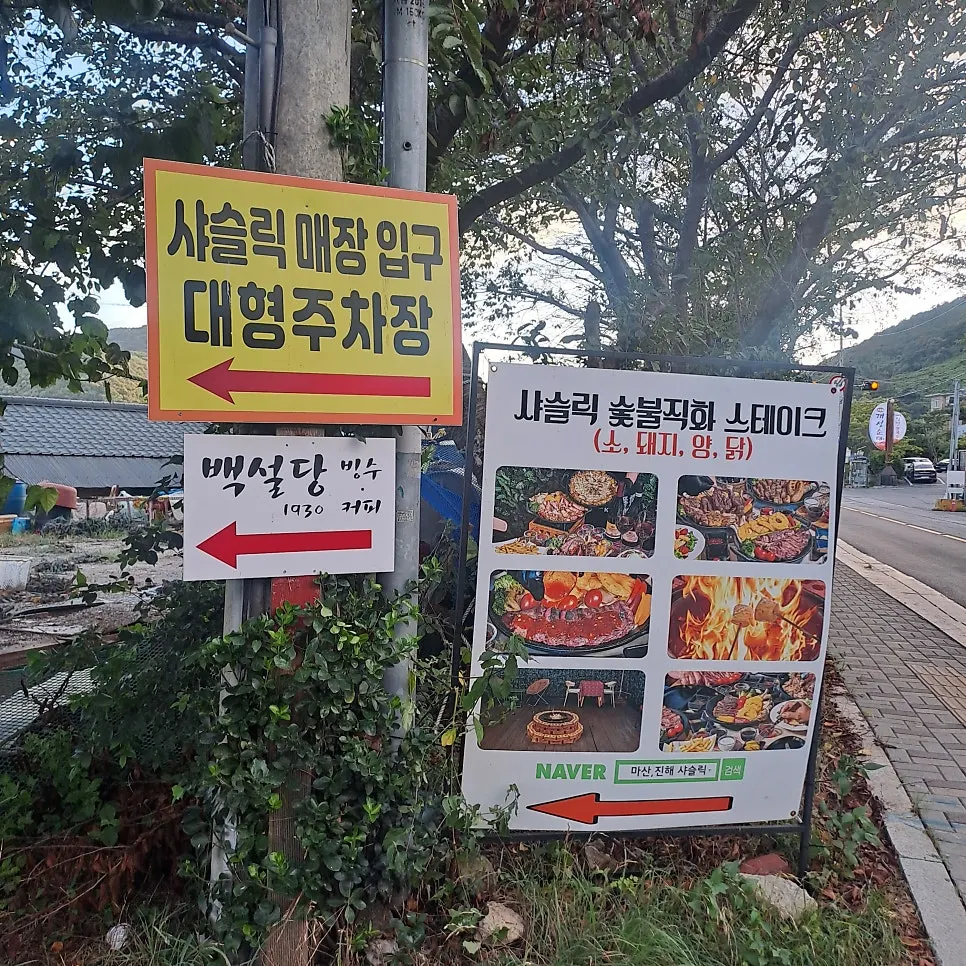 매장 안쪽으로 이어지는 통로