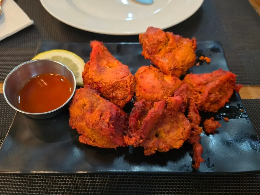 A plate of boneless tandoori chicken