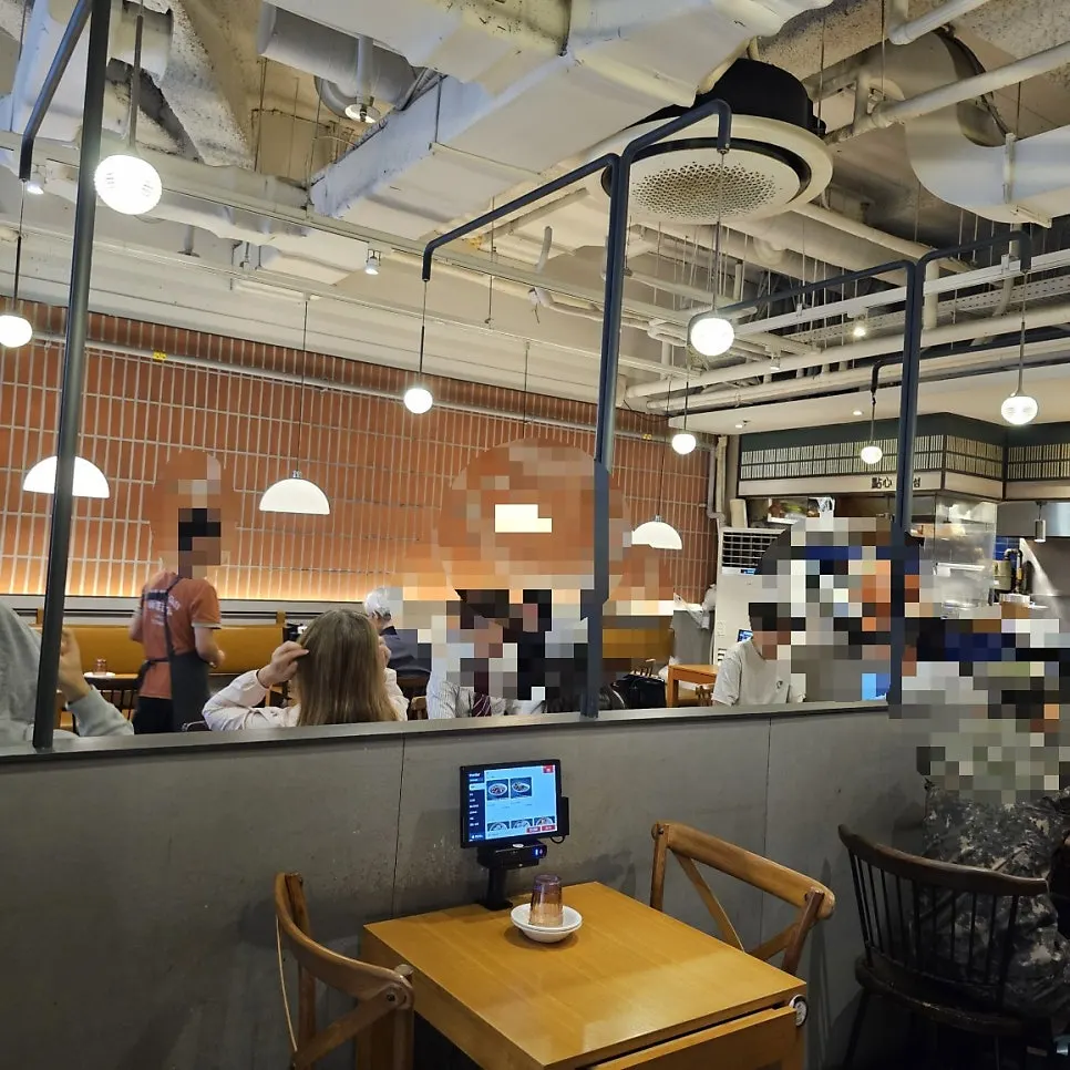 Interior design of Sinbok Myeongwan