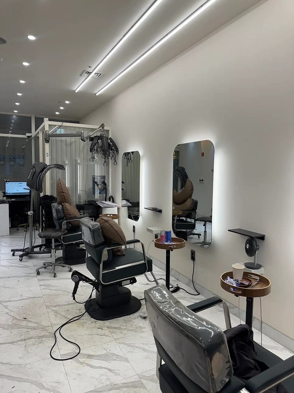 Cozy one-person salon treatment space
