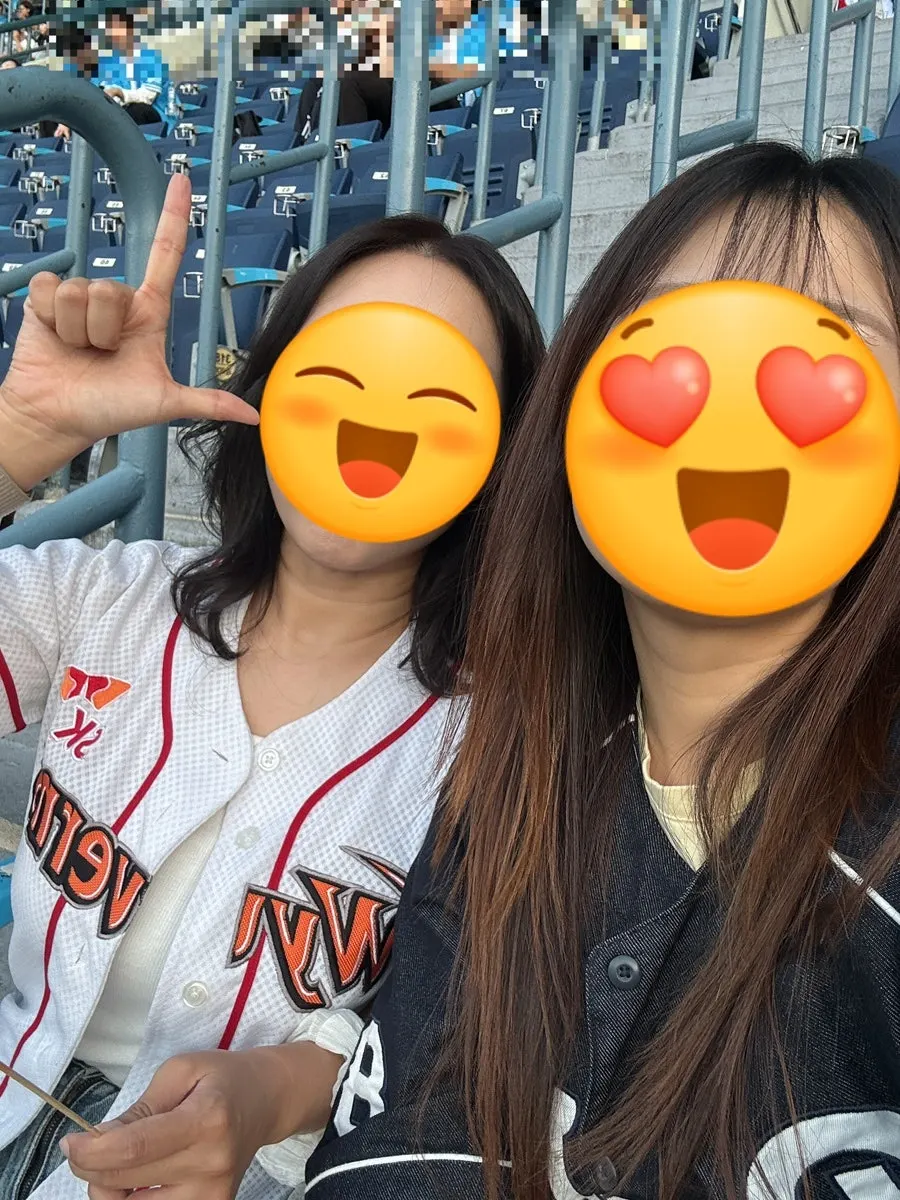 야외 자연광에서 본 애쉬브라운 컬러
