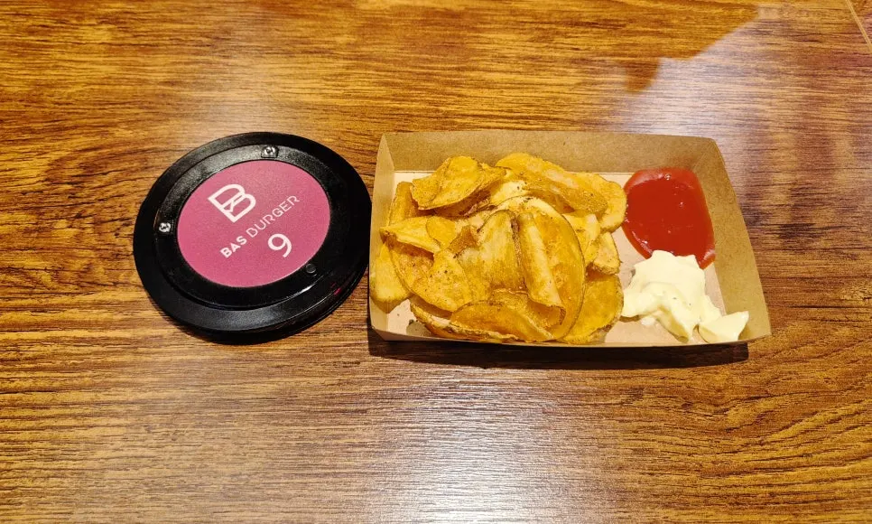 받아온 명란마요와 바스버거 소스 두 종