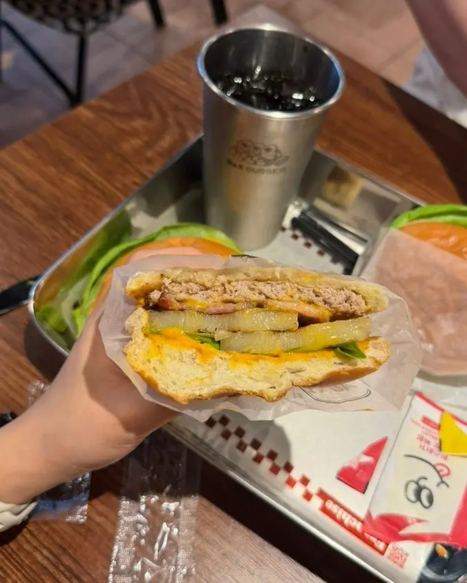 Hawaiian Burger topped with pineapple at Bas Burger