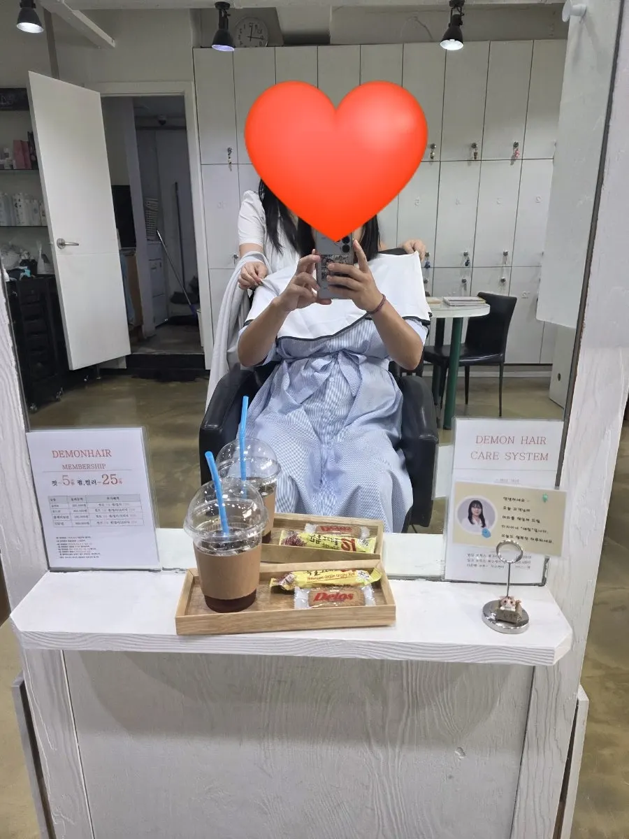 데몬헤어 신촌점 매장 내부 모습