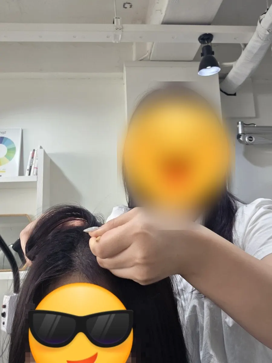 두피에 힐링제를 도포하는 과정