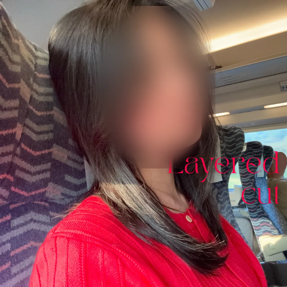 레이어드컷으로 정리한 쇄골 아래 기장 헤어 스타일