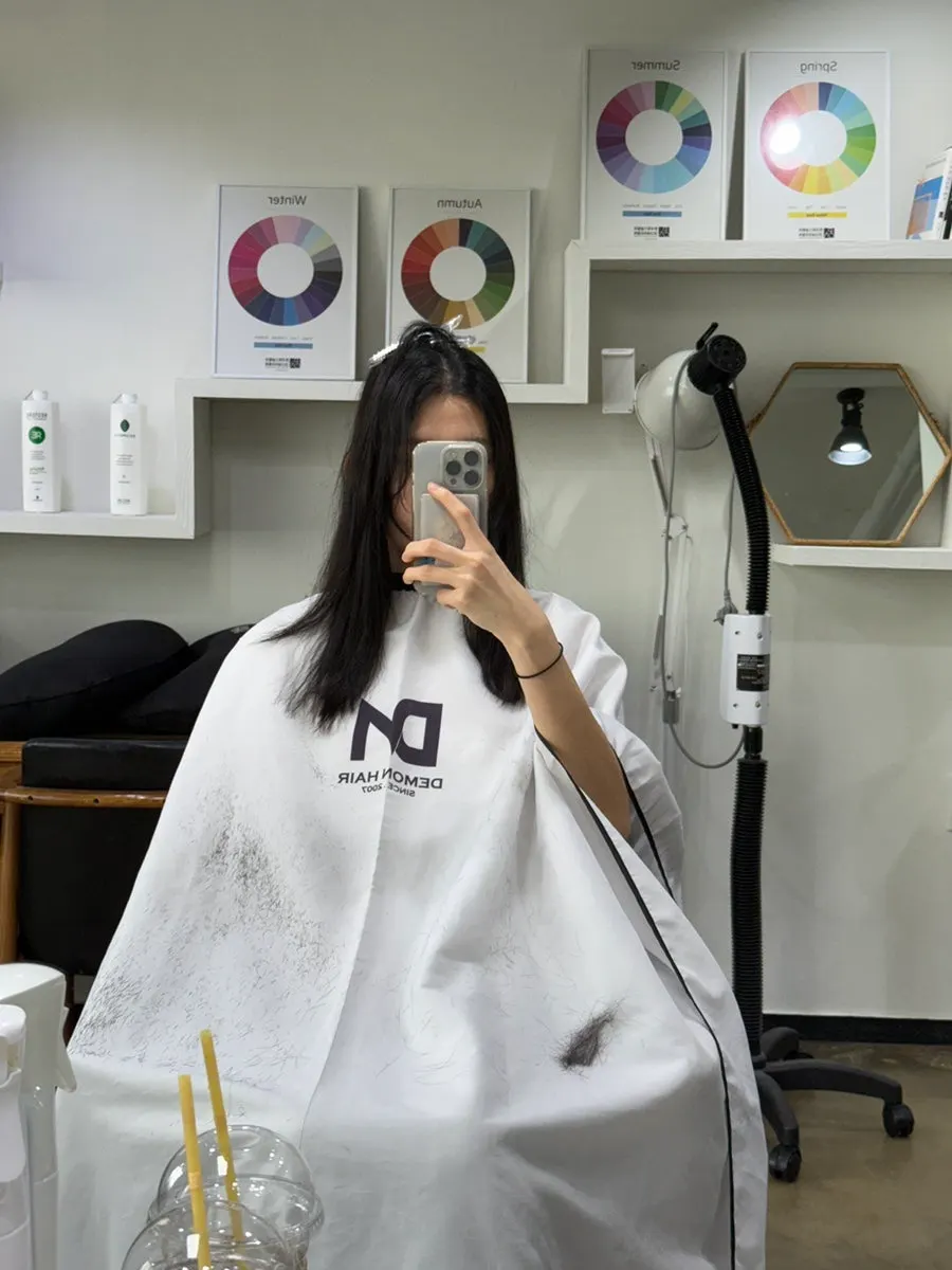 한 주먹 정도 잘라낸 커트 진행 장면