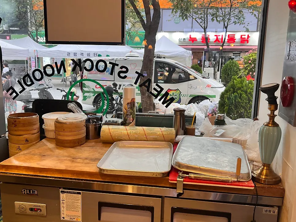 Inside Cheonghwaweon with dim sum steaming at the window counter