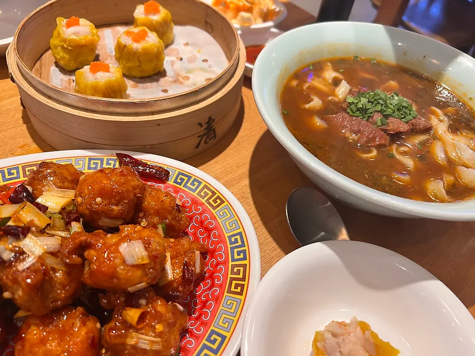 Ganpunggi and siu mai served at a Cheonghwaweon table