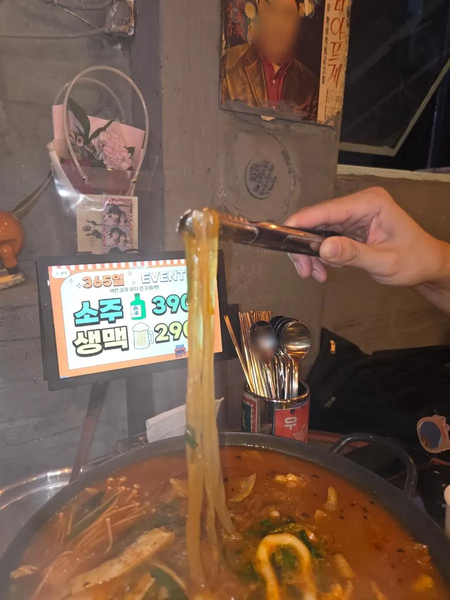 커플 둘이 먹은 신촌 포차 안주 세팅