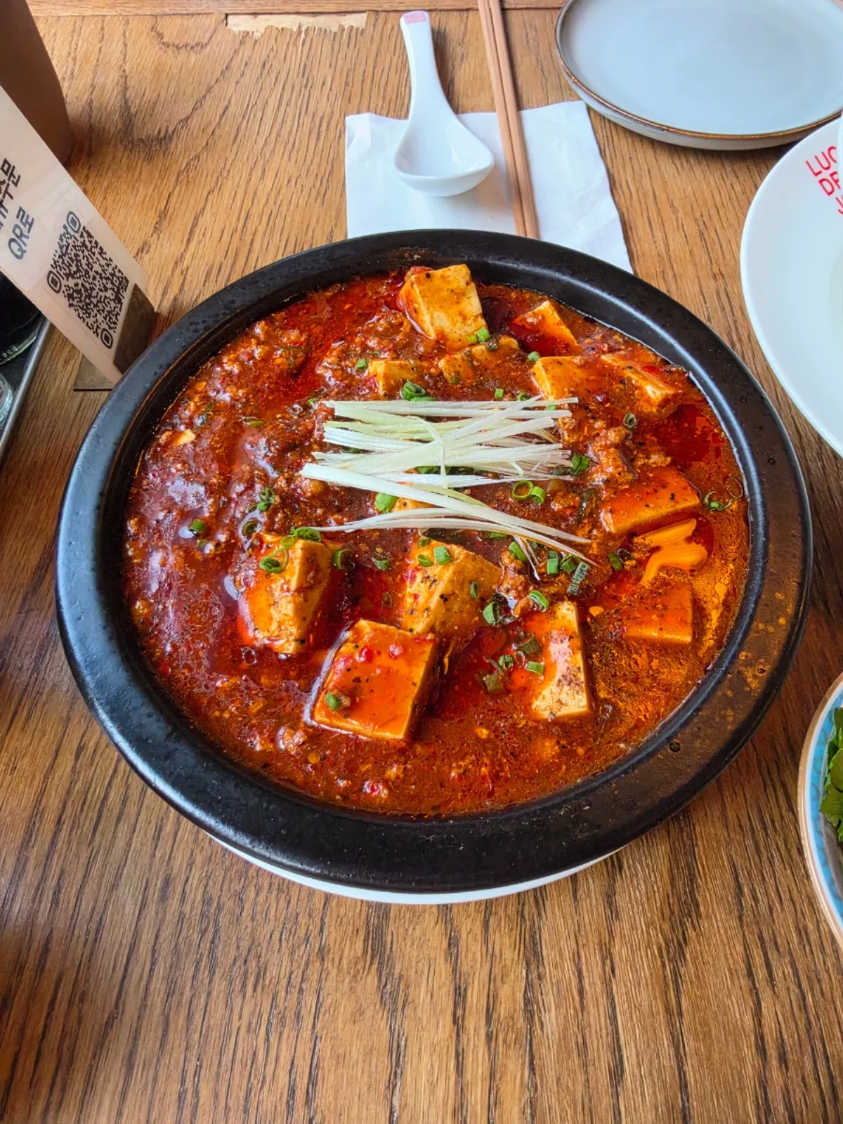 ラッキードラゴンJCBのシグニチャー麻婆豆腐