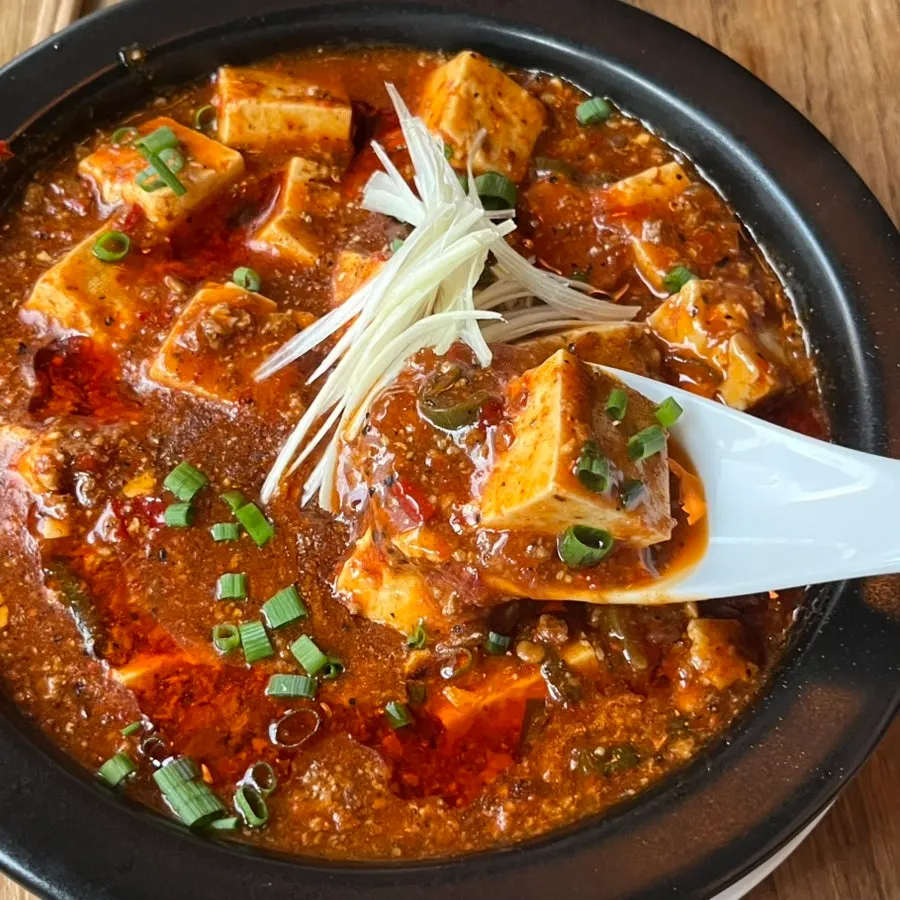 밥에 올린 마파두부 한 숟갈