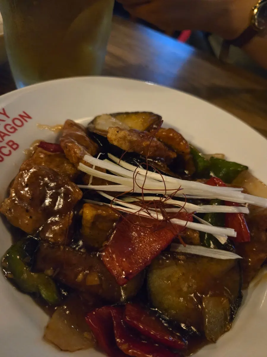 Kuro-subuta black vinegar pork loaded with vegetables