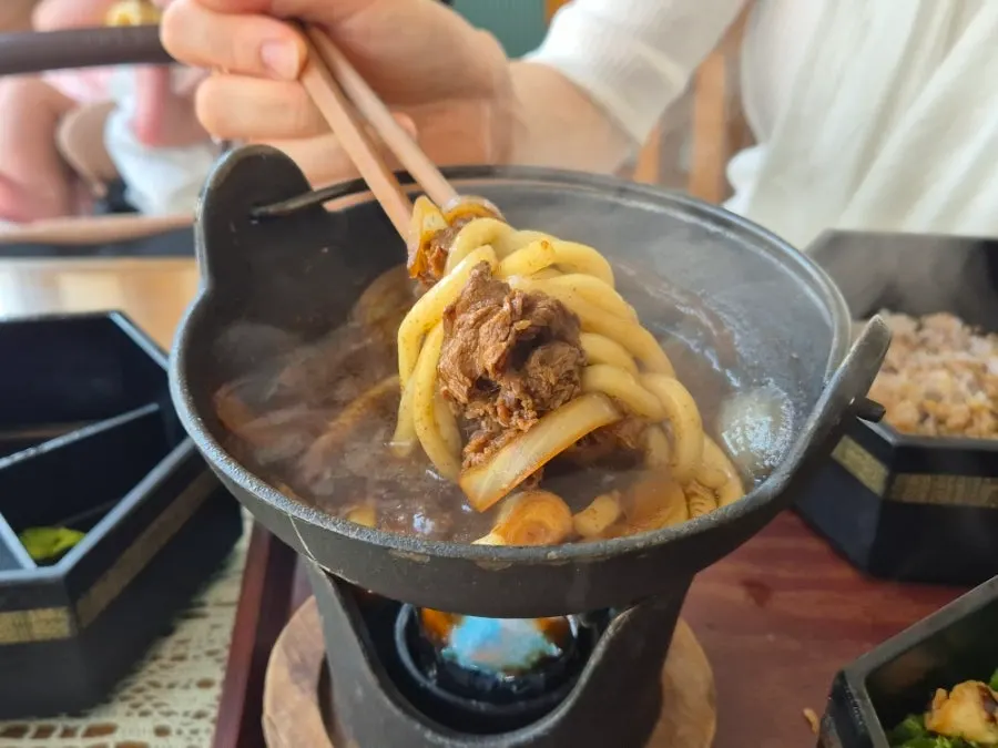 날계란에 찍어 먹는 스키야키 고기